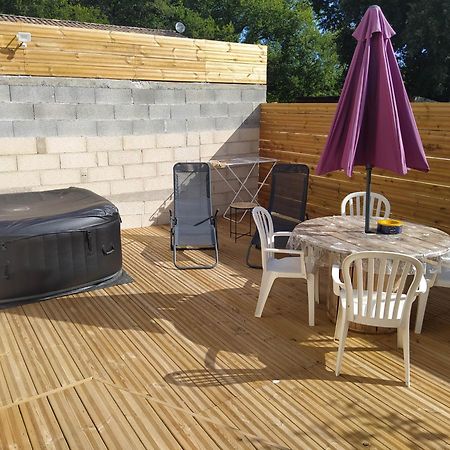 Studio Cosy Avec Terrasse Et Jacuzzi A Disposition De Mai A Aout Rians  Zewnętrze zdjęcie