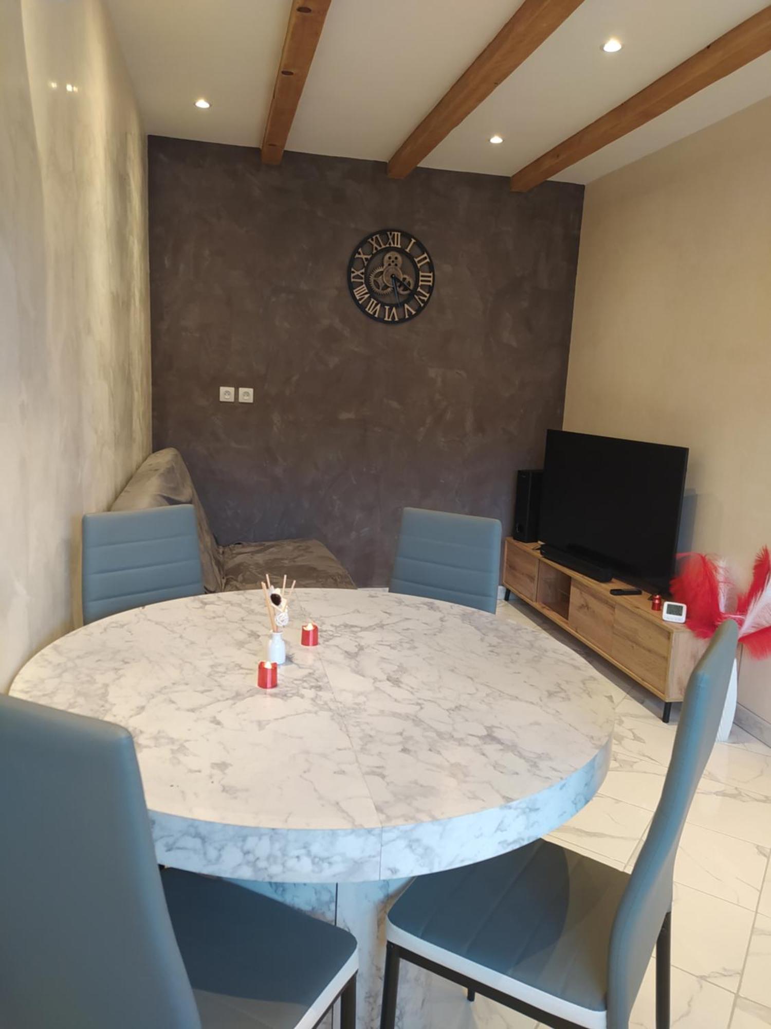 Studio Cosy Avec Terrasse Et Jacuzzi A Disposition De Mai A Aout Rians  Zewnętrze zdjęcie