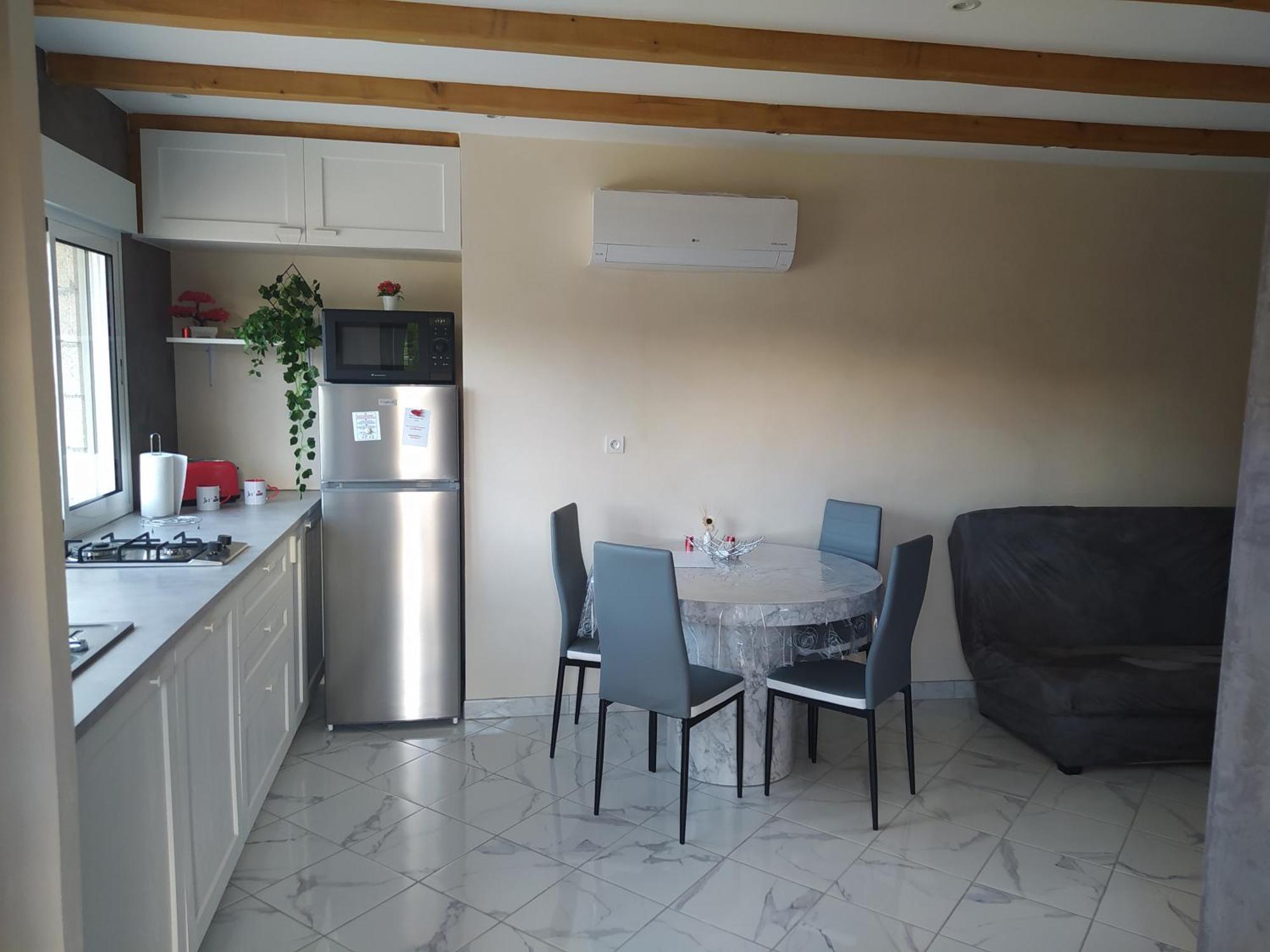 Studio Cosy Avec Terrasse Et Jacuzzi A Disposition De Mai A Aout Rians  Zewnętrze zdjęcie