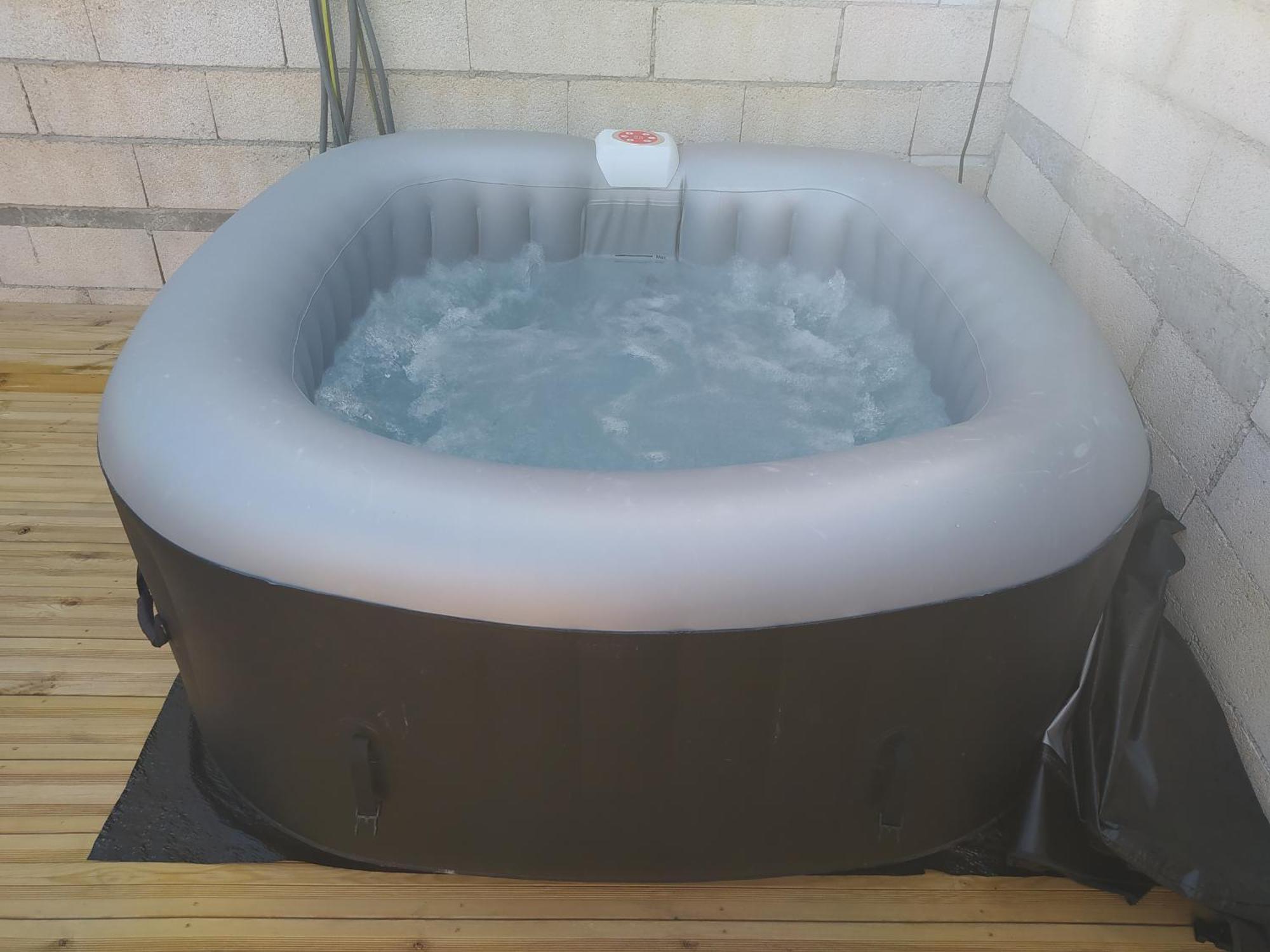 Studio Cosy Avec Terrasse Et Jacuzzi A Disposition De Mai A Aout Rians  Zewnętrze zdjęcie