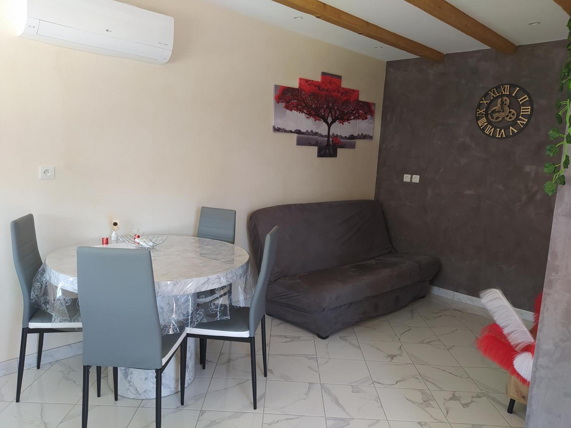 Studio Cosy Avec Terrasse Et Jacuzzi A Disposition De Mai A Aout Rians  Zewnętrze zdjęcie