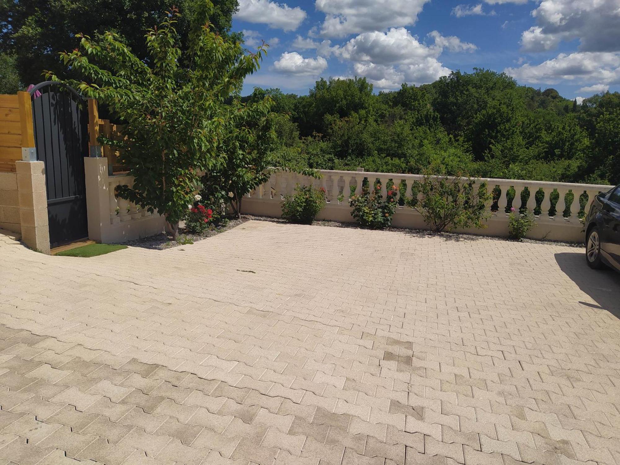 Studio Cosy Avec Terrasse Et Jacuzzi A Disposition De Mai A Aout Rians  Zewnętrze zdjęcie