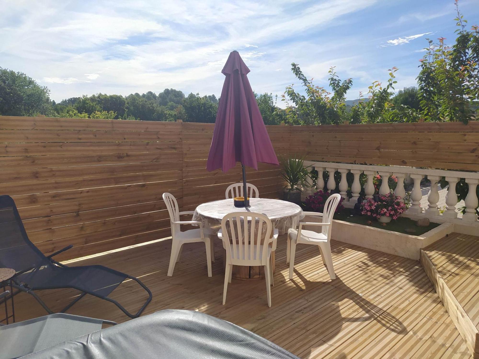 Studio Cosy Avec Terrasse Et Jacuzzi A Disposition De Mai A Aout Rians  Zewnętrze zdjęcie
